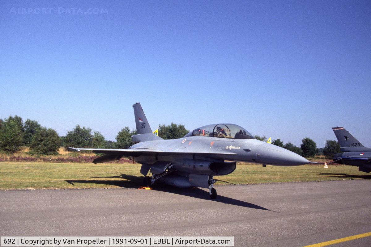 692, 1980 General Dynamics F-16B Fighting Falcon C/N 6L-11, Royal Norwegian Air Force General Dynamics F-16B at Kleine Brogel Air Base, Belgium, 1991