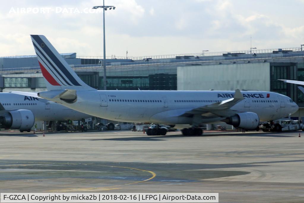 F-GZCA, 2001 Airbus A330-203 C/N 422, Parked