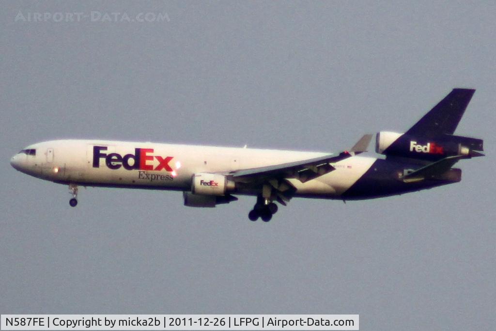 N587FE, 1992 McDonnell Douglas MD-11F C/N 48489, Landing