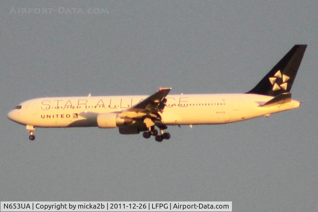 N653UA, 1992 Boeing 767-322 C/N 25391, Landing