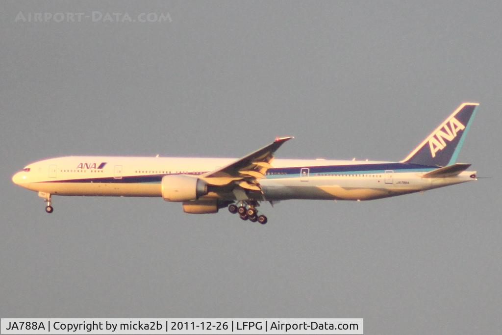 JA788A, 2010 Boeing 777-381/ER C/N 40686, Landing