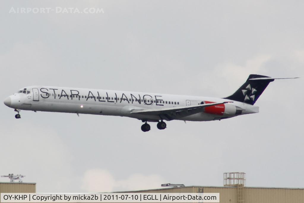 OY-KHP, 1991 McDonnell Douglas MD-81 (DC-9-81) C/N 53007, Landing. Scrap