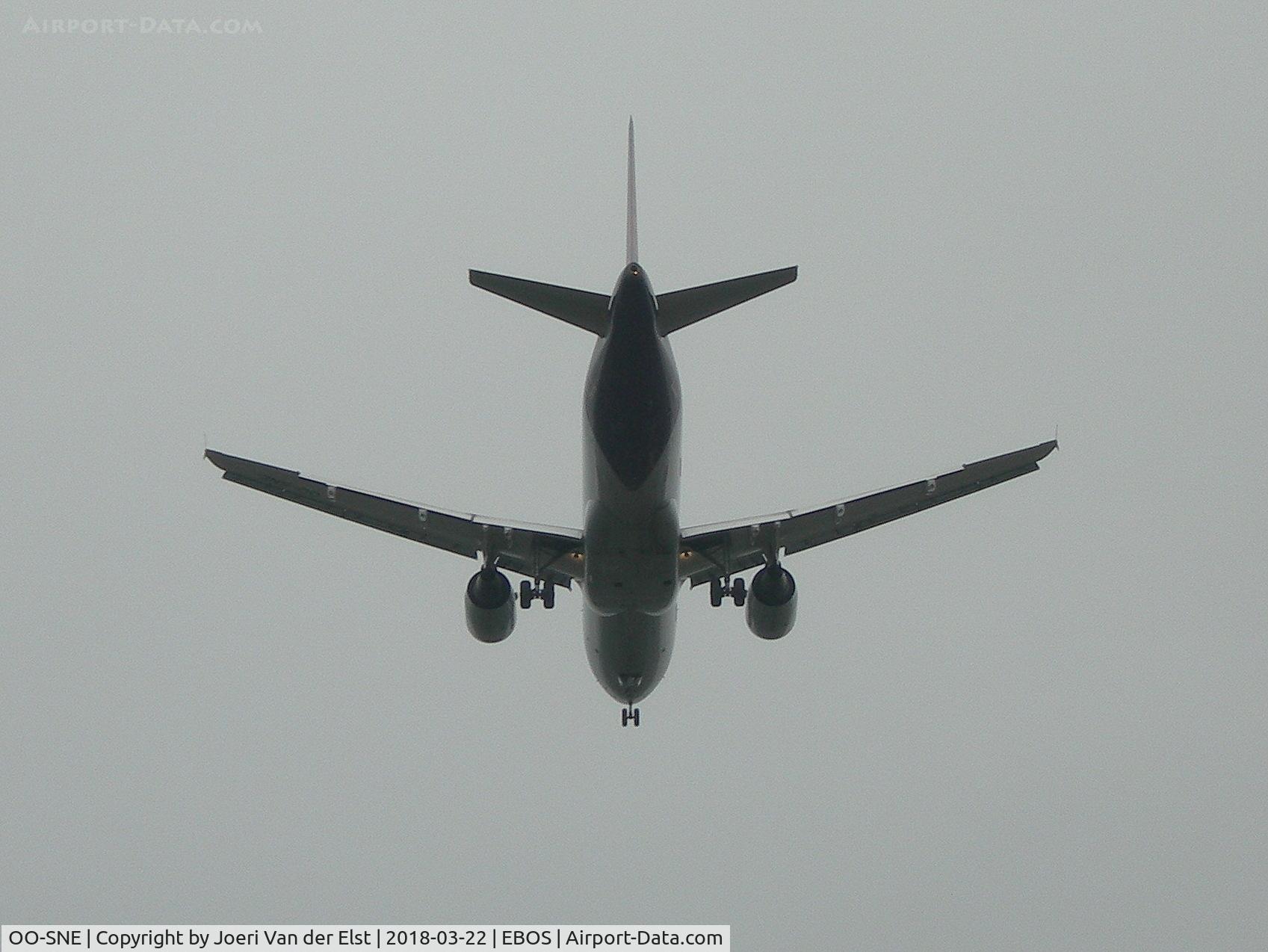 OO-SNE, 2010 Airbus A320-214 C/N 4243, Moments before touchdown rwy 26