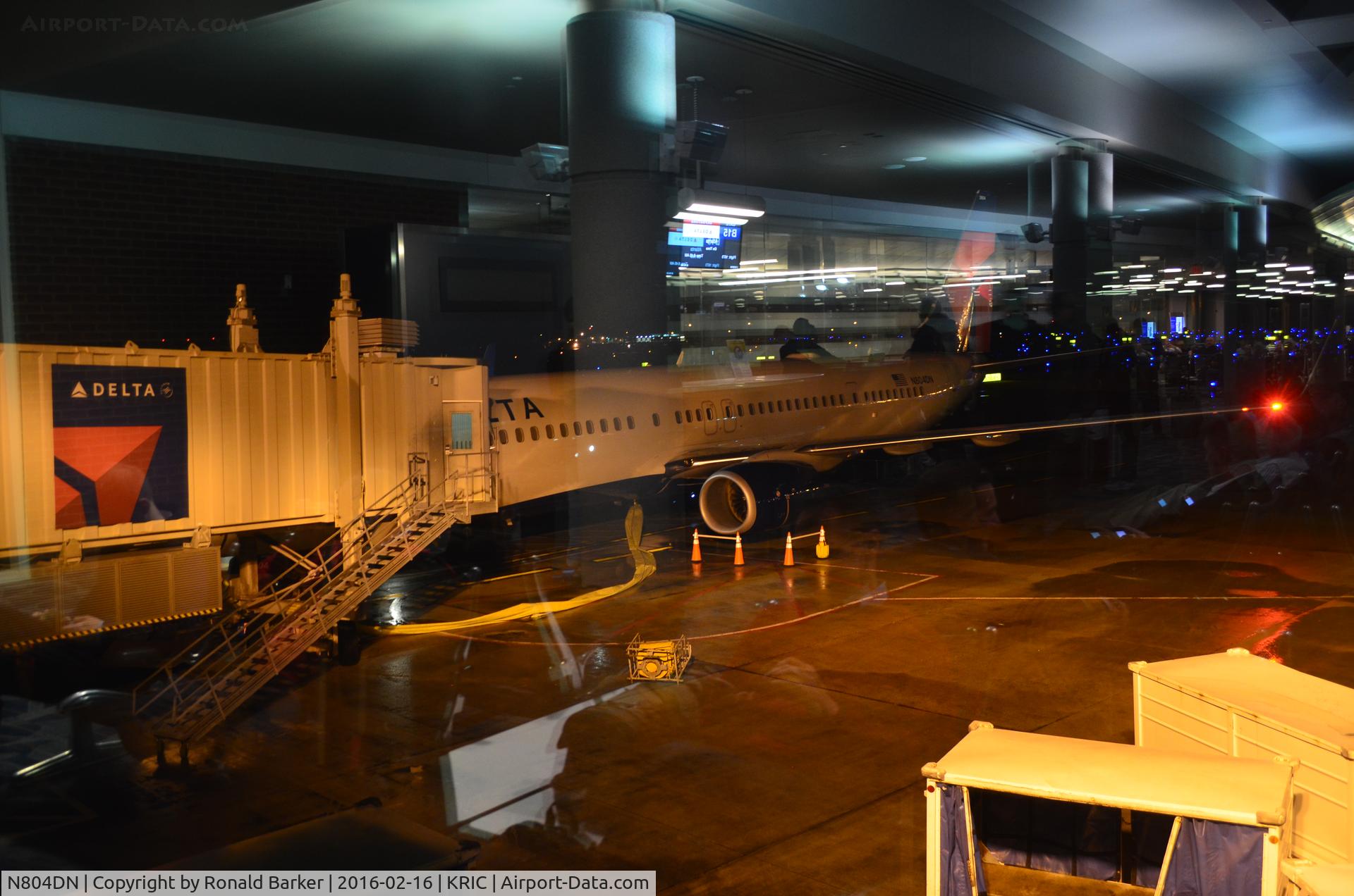 N804DN, 2013 Boeing 737-932/ER C/N 31918, At the gate Richmond