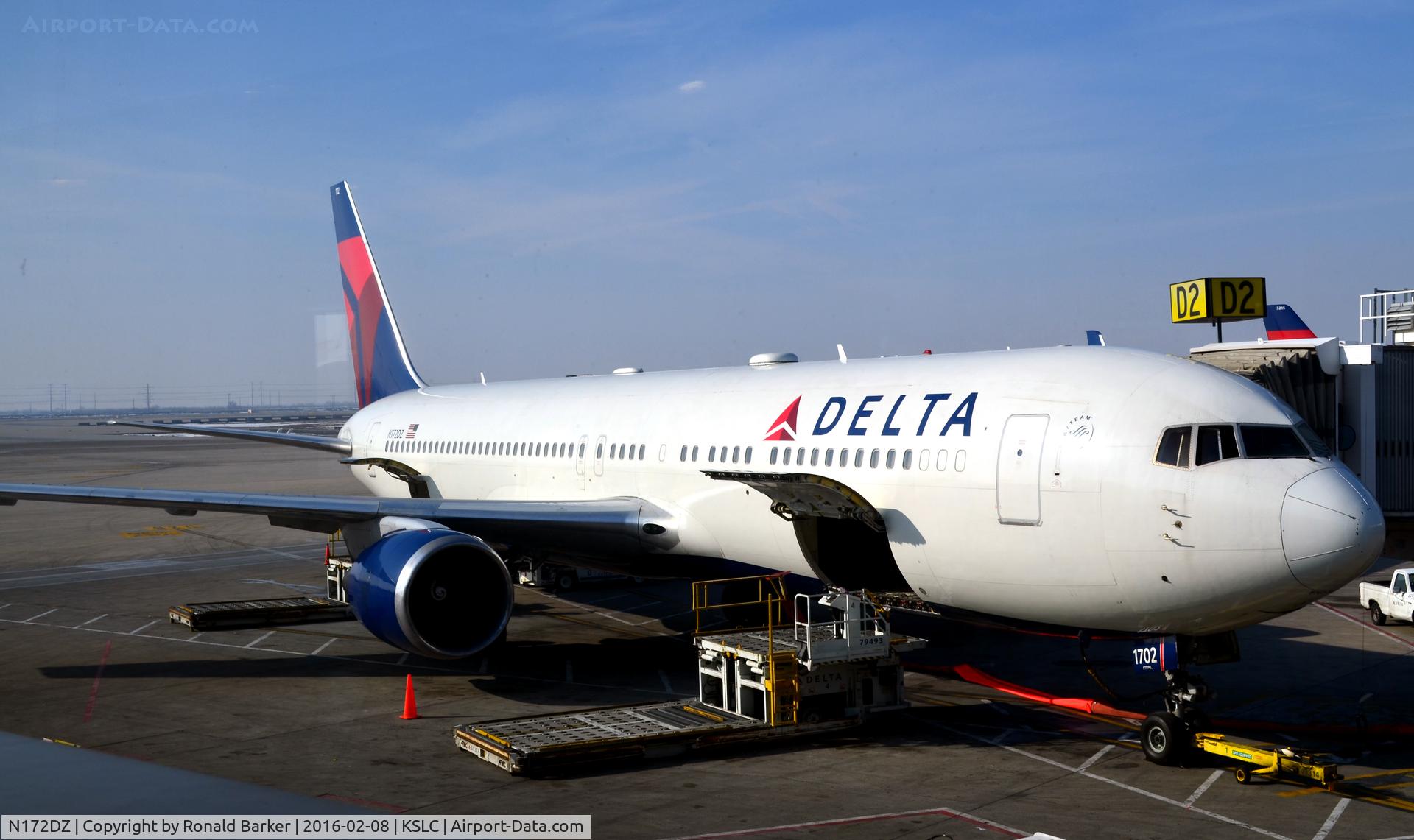 N172DZ, 1998 Boeing 767-332 C/N 29691, Gate D2 SLC