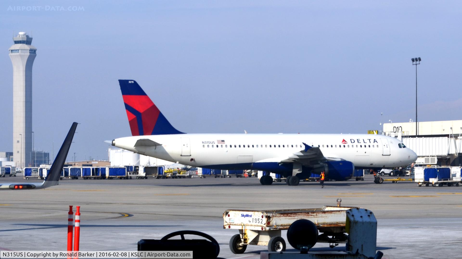 N315US, 1991 Airbus A320-211 C/N 171, Gate D8 SLC