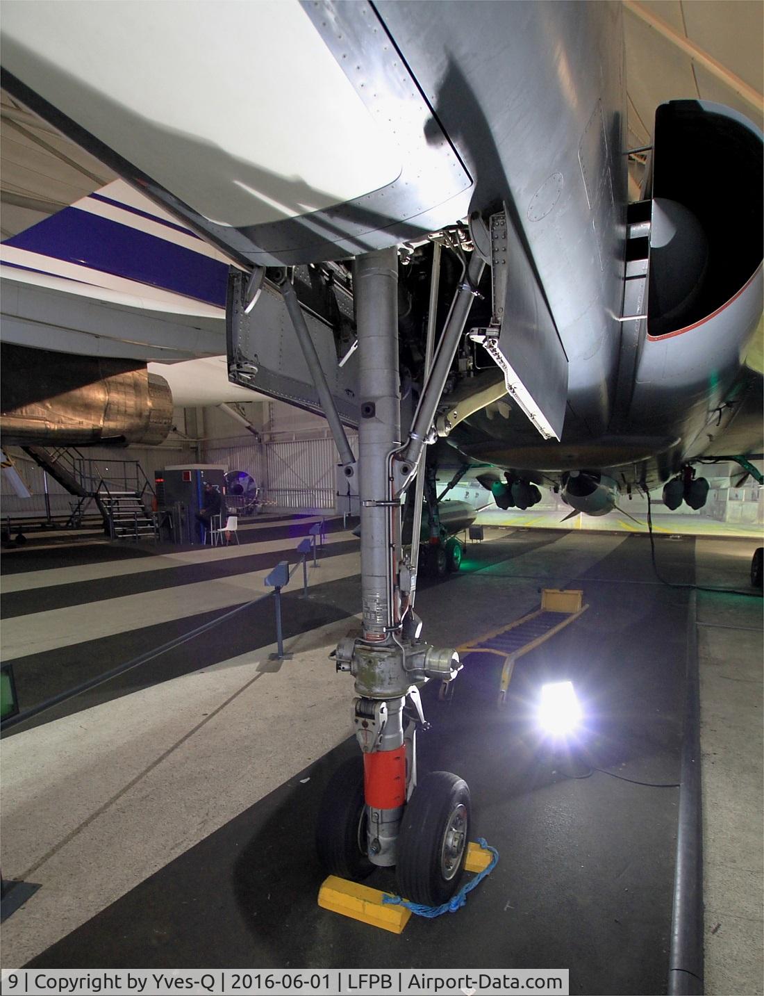 9, Dassault Mirage IVA C/N 9, Dassault Mirage IV A, Front landing gear close up view, Air & Space Museum Paris-Le Bourget Airport (LFPB-LBG)