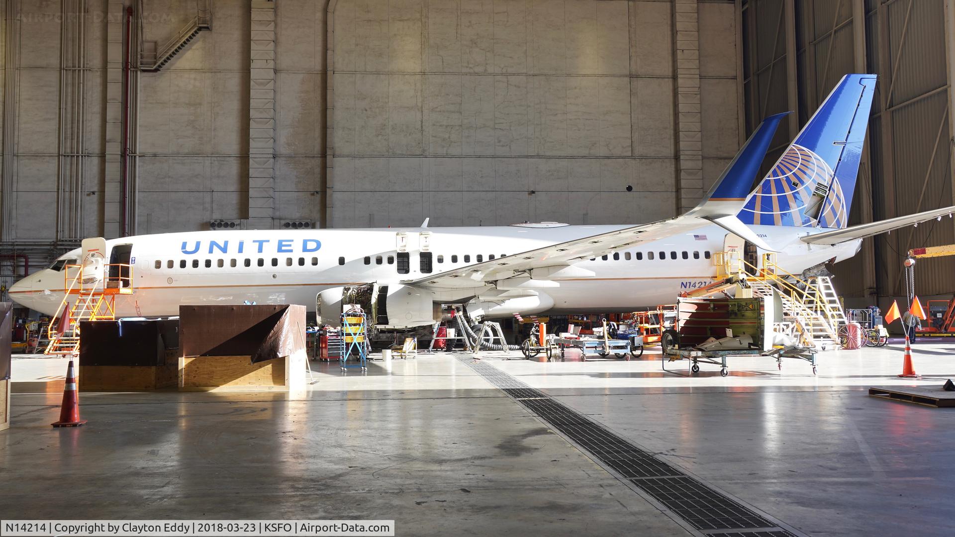 N14214, 1998 Boeing 737-824 C/N 28774, SFO 2018.