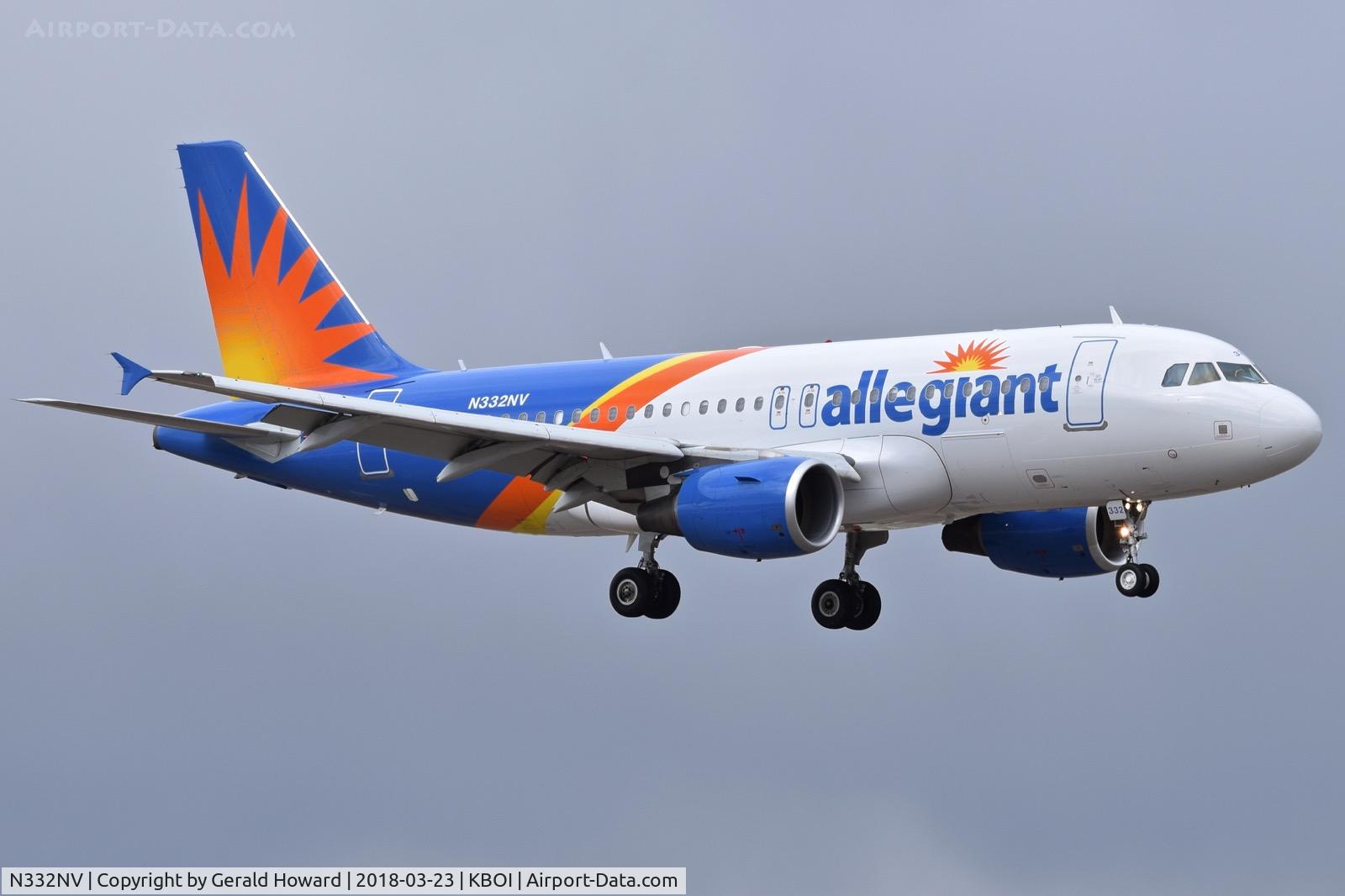 N332NV, 2005 Airbus A319-111 C/N 2638, On final for RWY 10R.