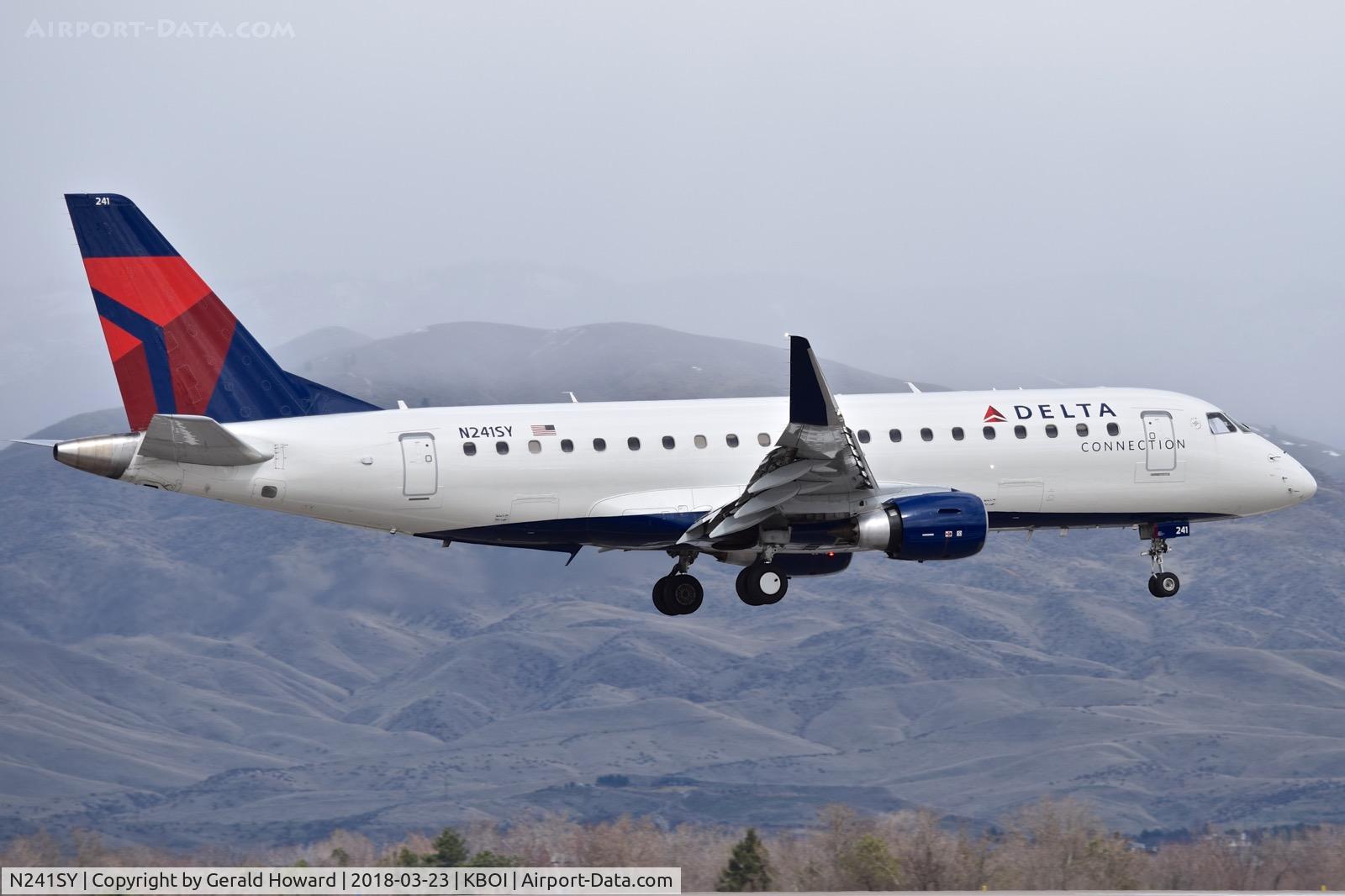 N241SY, 2016 Embraer 175LR (ERJ-170-200LR) C/N 17000585, Over the numbers for RWY 10R.