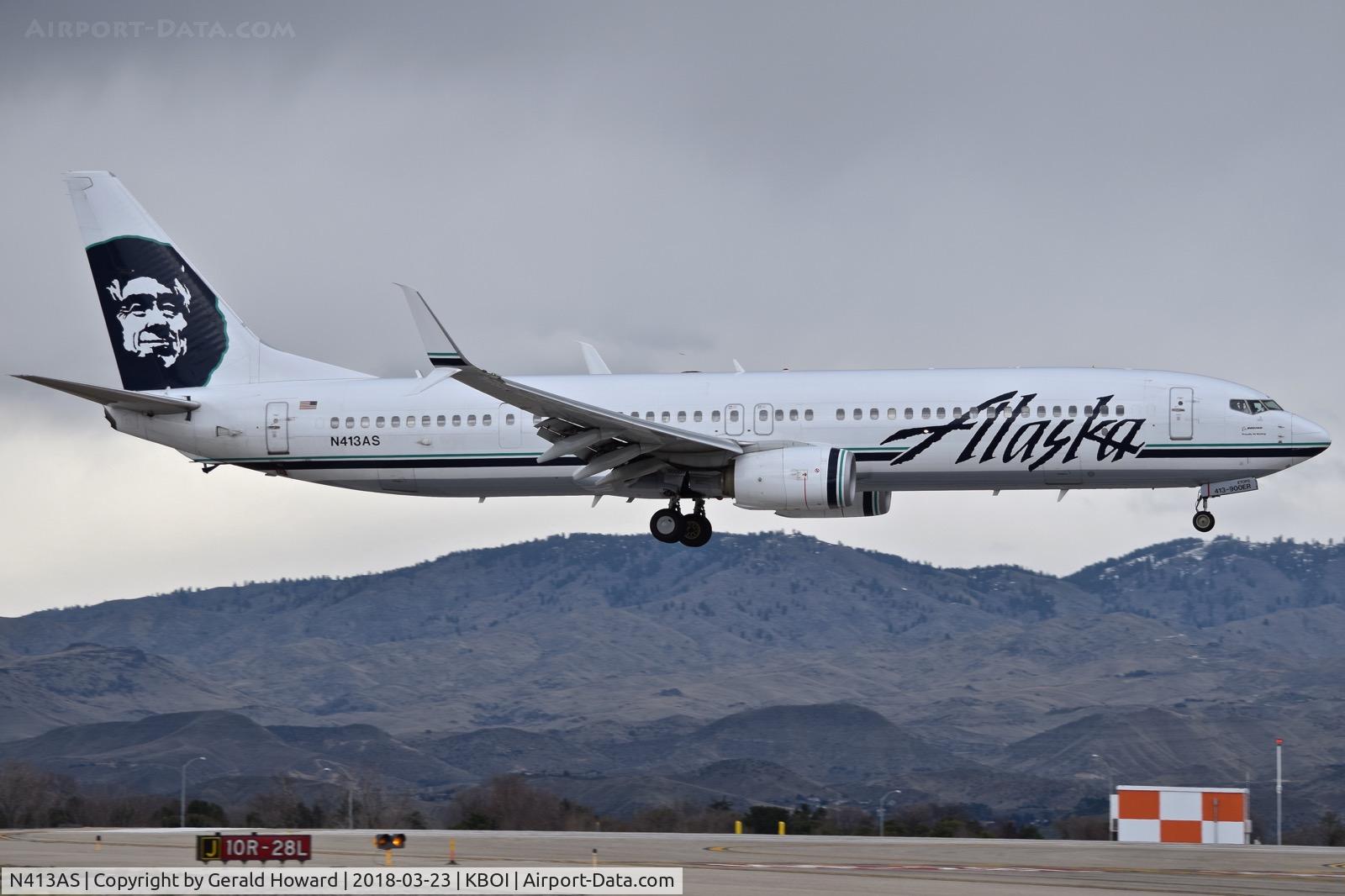 N413AS, 2013 Boeing 737-900/ER C/N 35205, Over the numbers for RWY 10R.