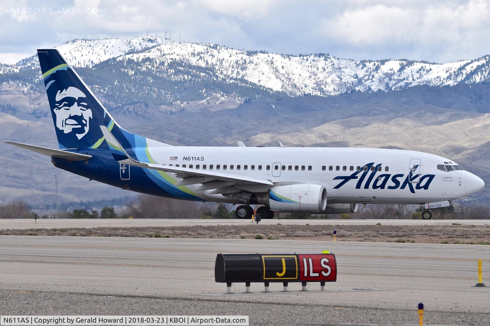 N611AS, 1999 Boeing 737-790 C/N 29753, Starting take off roll on RWY 10R.