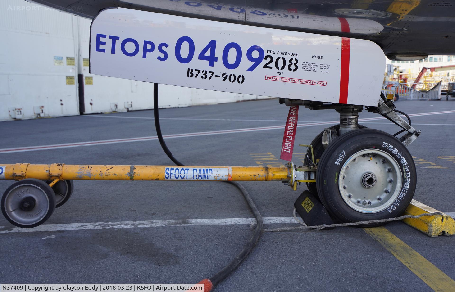 N37409, 2001 Boeing 737-924 C/N 30126, SFO 2018.
