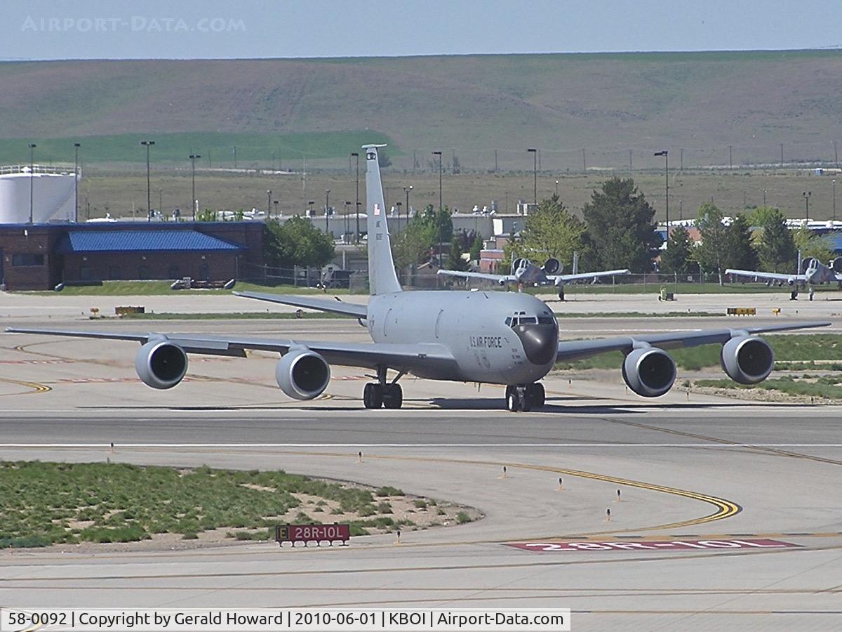 58-0092, 1958 Boeing KC-135R Stratotanker C/N 17837, Turning off RWY 10L.