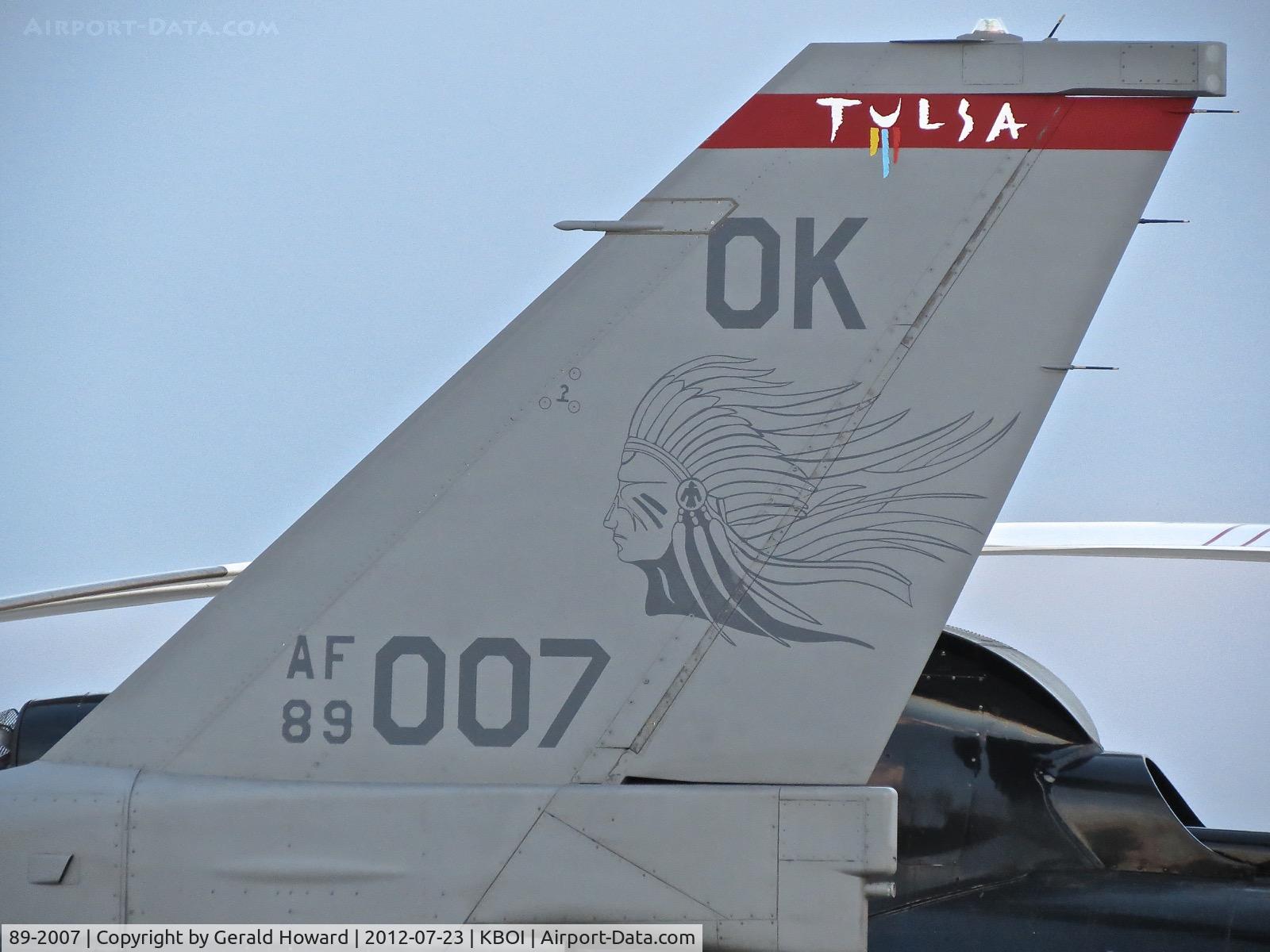 89-2007, 1989 General Dynamics F-16CM Fighting Falcon C/N 1C-160, Parked on the south GA ramp. 138th FW, OK ANG.