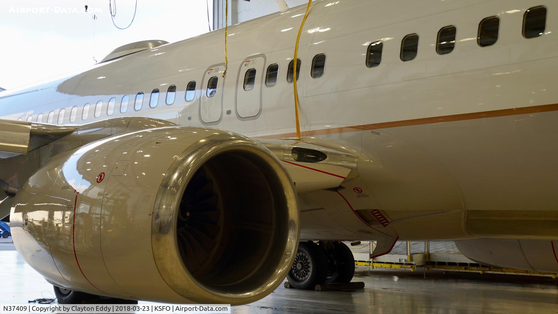 N37409, 2001 Boeing 737-924 C/N 30126, SFO 2018.
