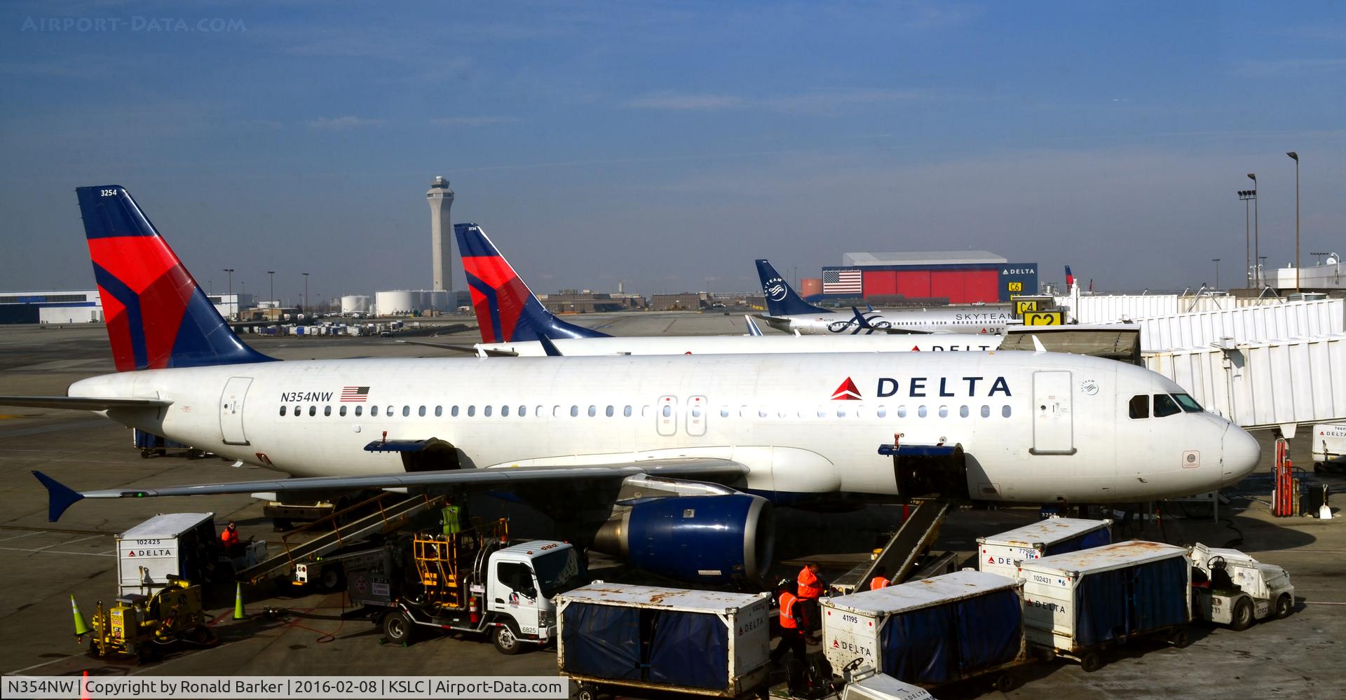 N354NW, 1998 Airbus A320-212 C/N 801, Gate C2 SLC