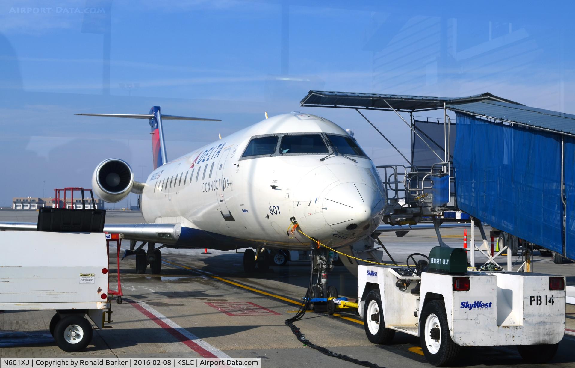 N601XJ, 2005 Bombardier CRJ-200 (CL-600-2B19) C/N 8044, At the gate SLC