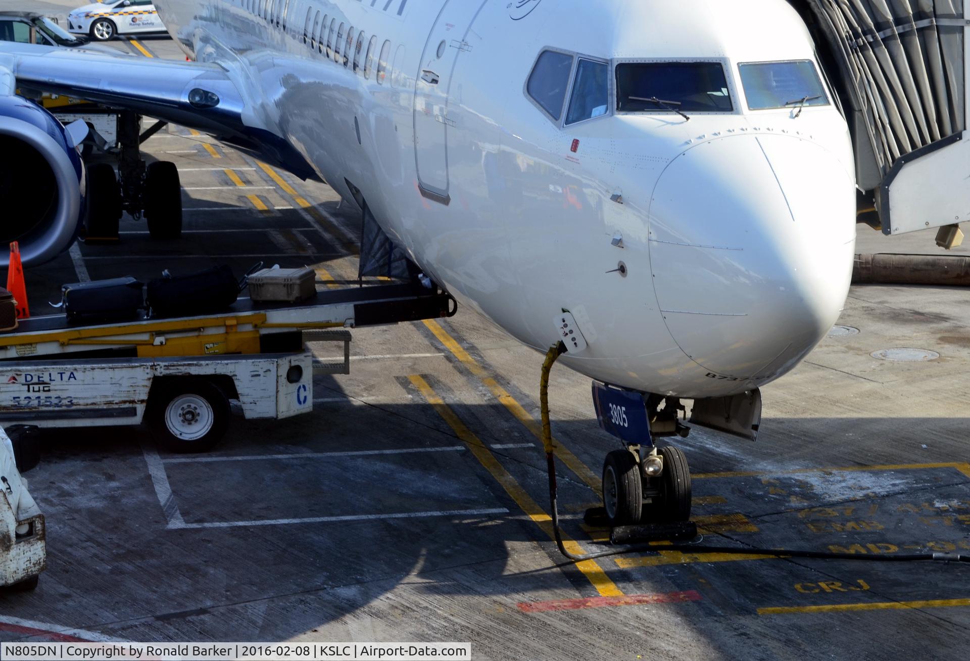 N805DN, 2013 Boeing 737-932/ER C/N 31913, Nose of aircraft SLC