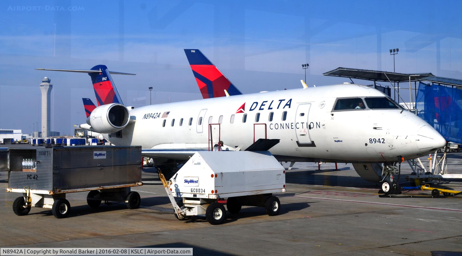 N8942A, 2004 Bombardier CRJ-200 (CL-600-2B19) C/N 7942, At the gate SLC
