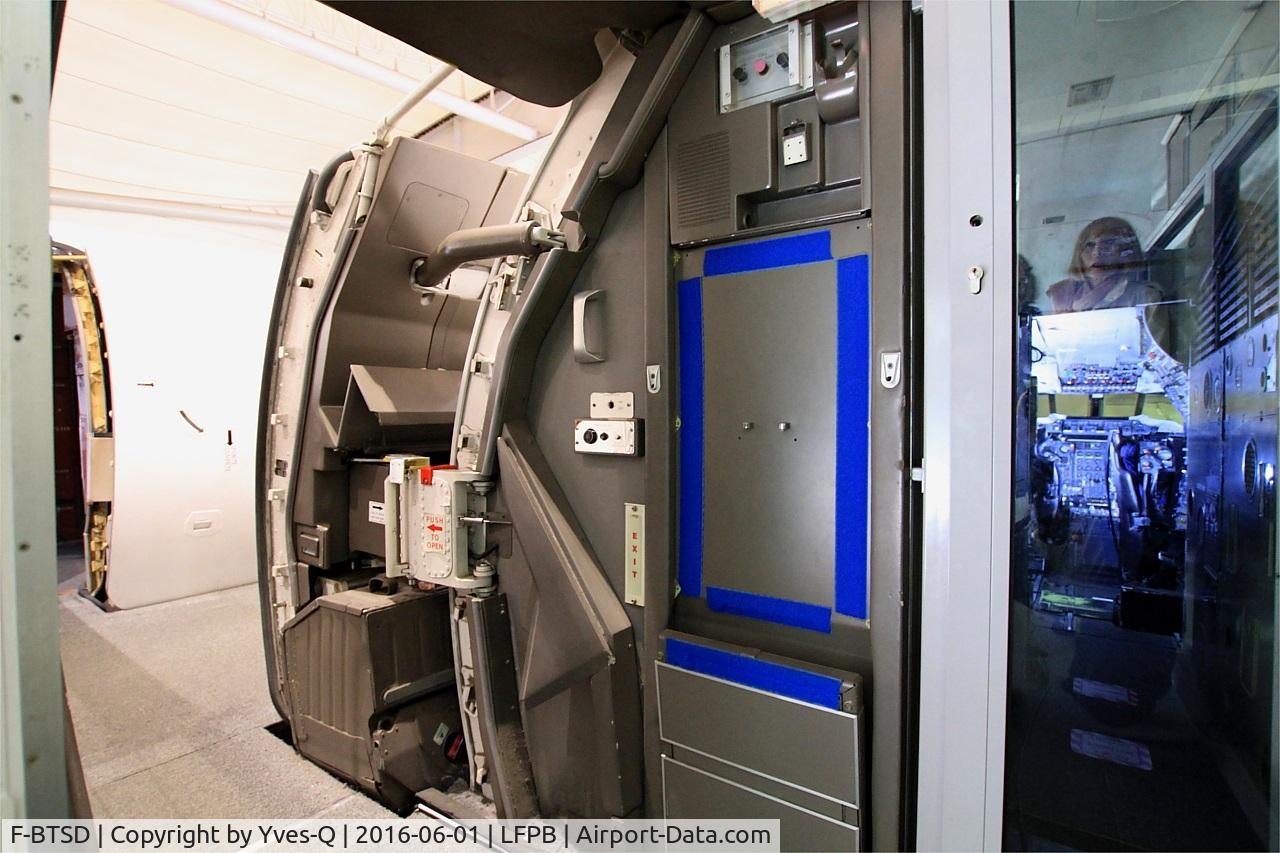 F-BTSD, 1978 Aerospatiale-BAC Concorde 101 C/N 13, Aerospatiale-BAC Concorde 101, Front door closing system, Air & Space Museum Paris-Le Bourget Airport (LFPB-LBG)