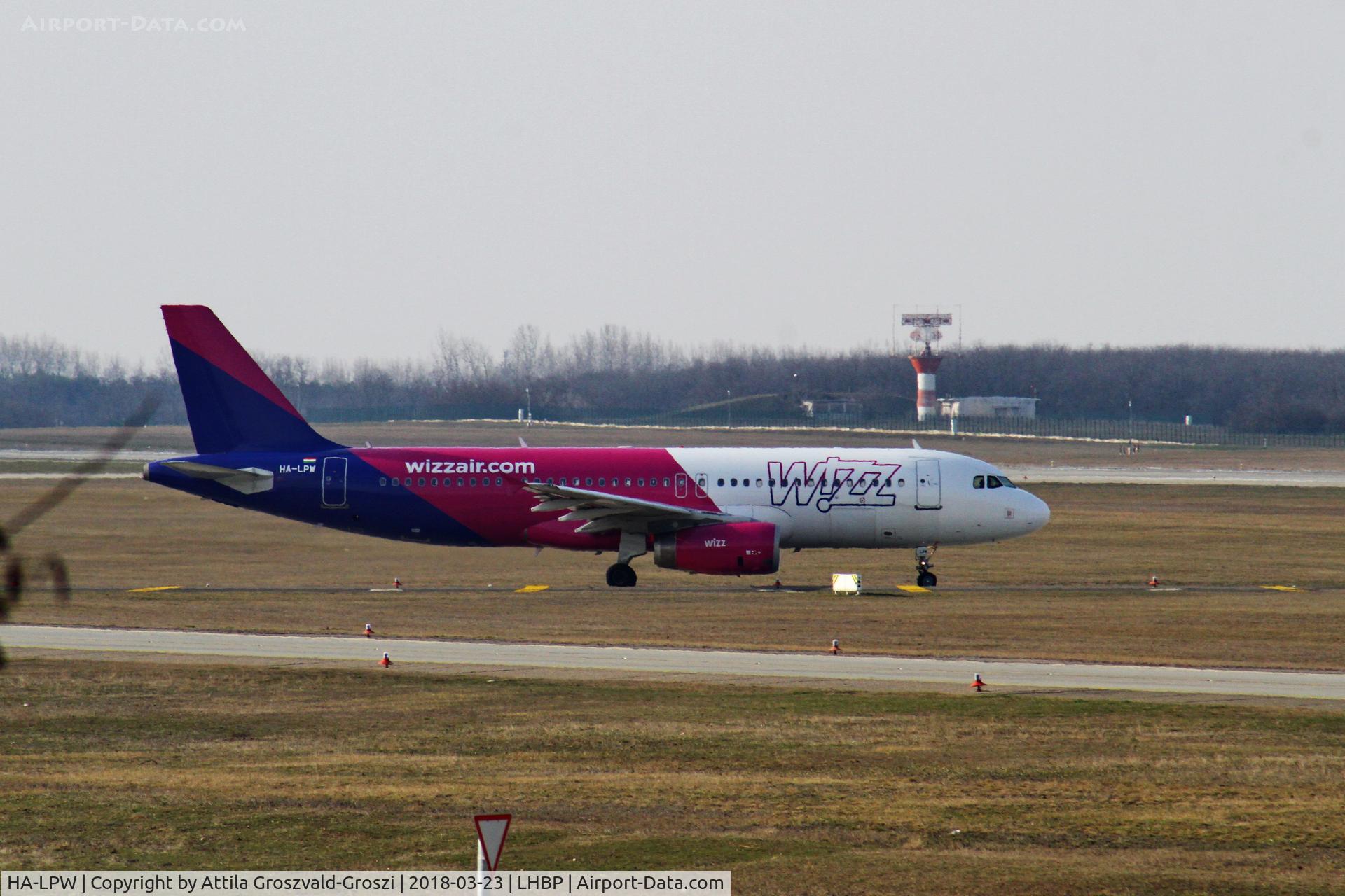 HA-LPW, 2009 Airbus A320-232 C/N 3947, Budapest Ferihegy International Airport, Hungary