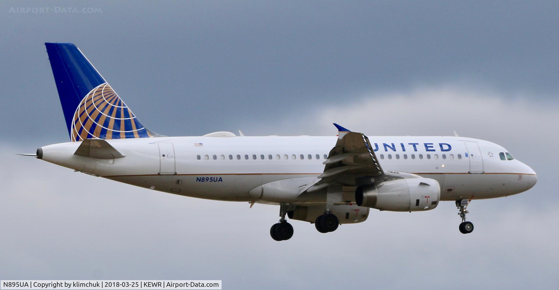 N895UA, 2007 Airbus A319-132 C/N 3020, Flight from ORD (Chicago,IL) on approach to EWR (Newark,NJ)