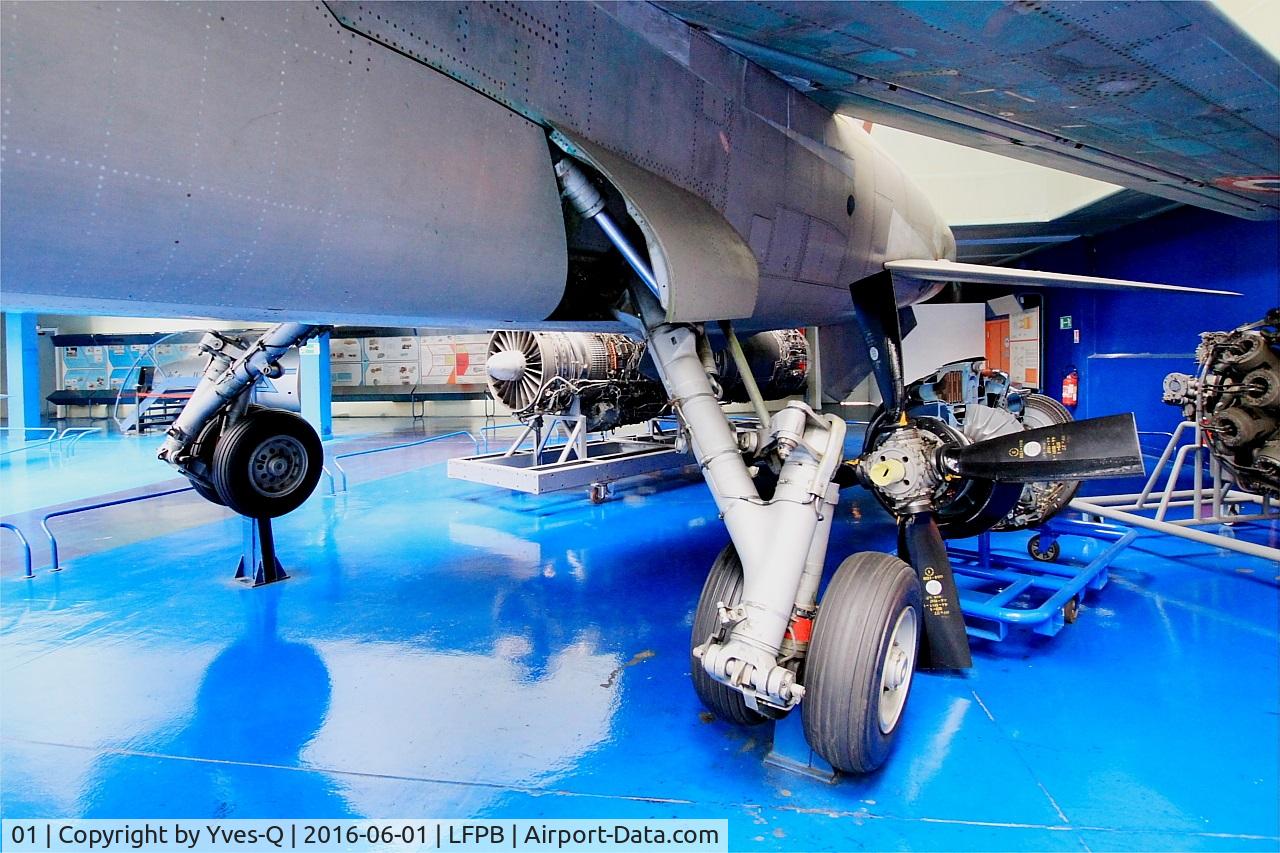 01, Dassault Mirage G8 C/N 01, Dassault Mirage G8, Main landing gear close up view, Air & Space Museum Paris-Le Bourget (LFPB)