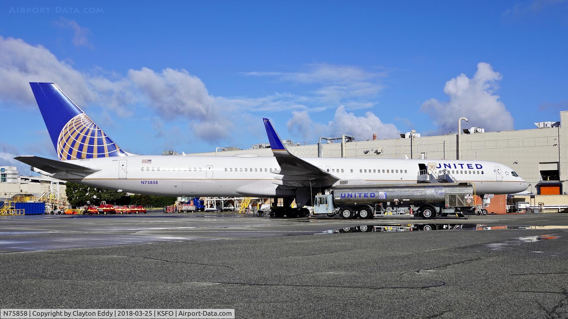 N75858, 2004 Boeing 757-324 C/N 32817, SFO 2018.