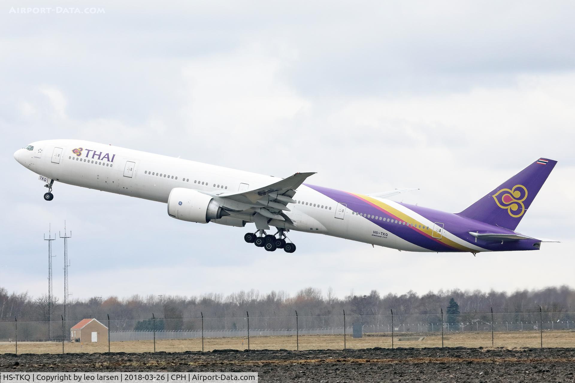 HS-TKQ, 2013 Boeing 777-3AL/ER C/N 41526, Copenhagen 26.3.2018 T/O R-22R