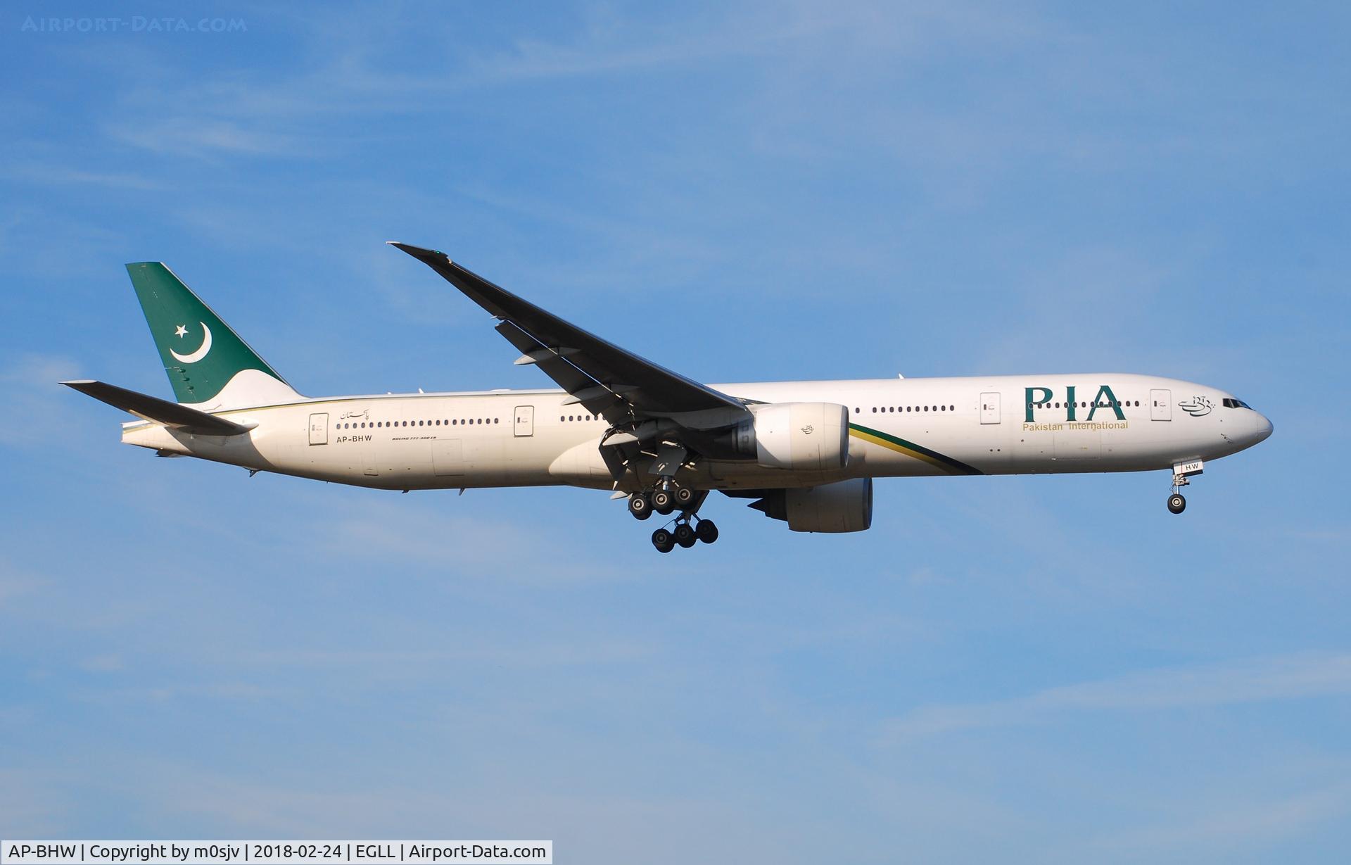 AP-BHW, 2007 Boeing 777-340/ER C/N 33779, Taken from the threshold of 29L