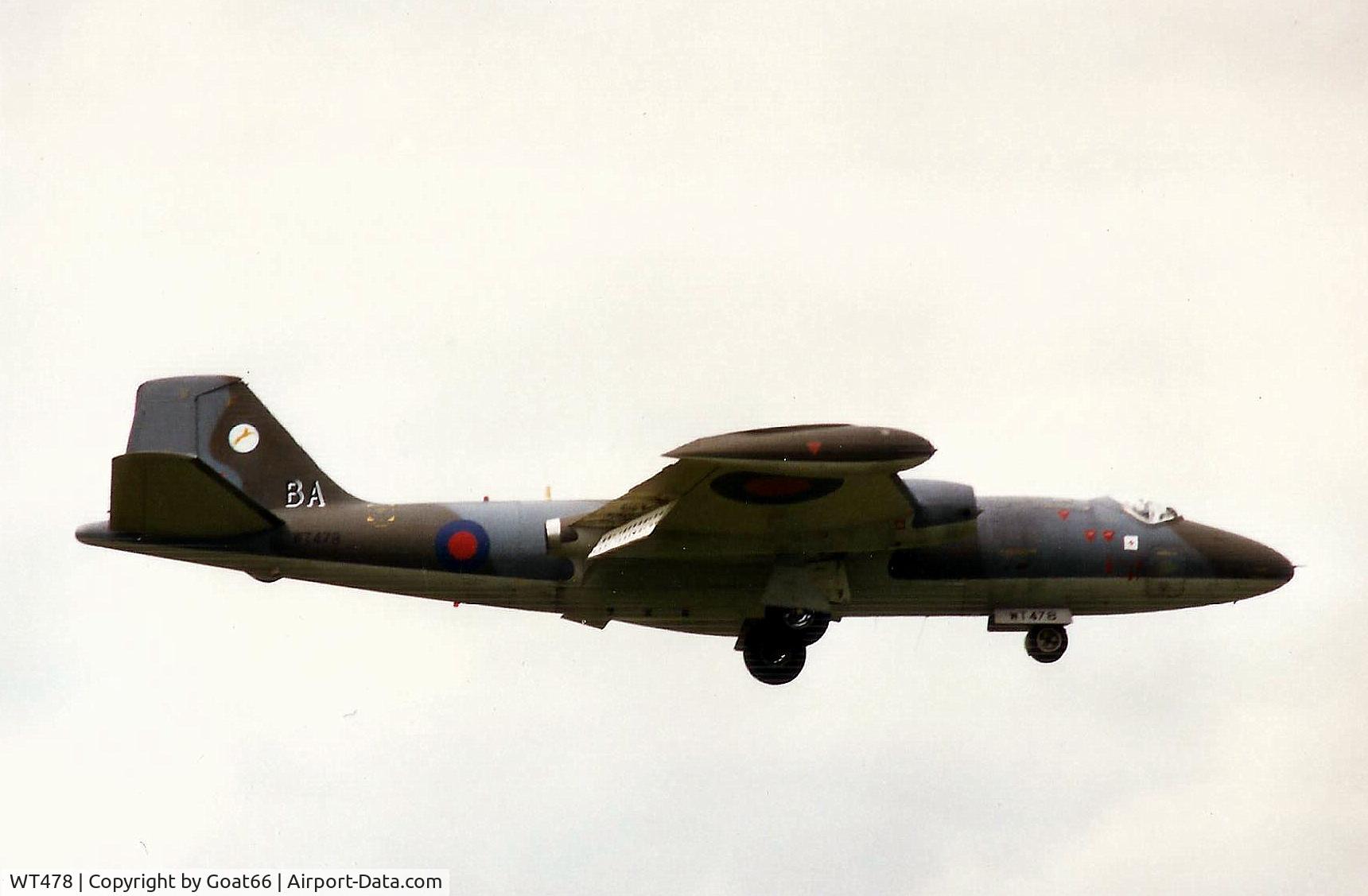 WT478, English Electric Canberra T.4 C/N EEP71422, Landing RAF Wyton June 1988 whilst assigned to 231 OCU, RAF
