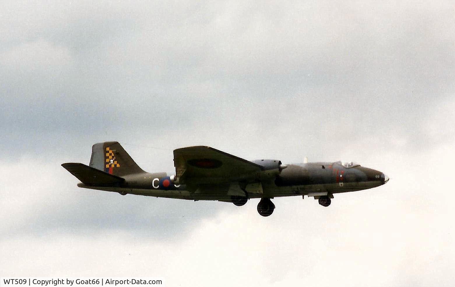 WT509, 1955 English Electric Canberra PR.7 C/N EEP71369, Caught flying........RAF Wyton June 1988