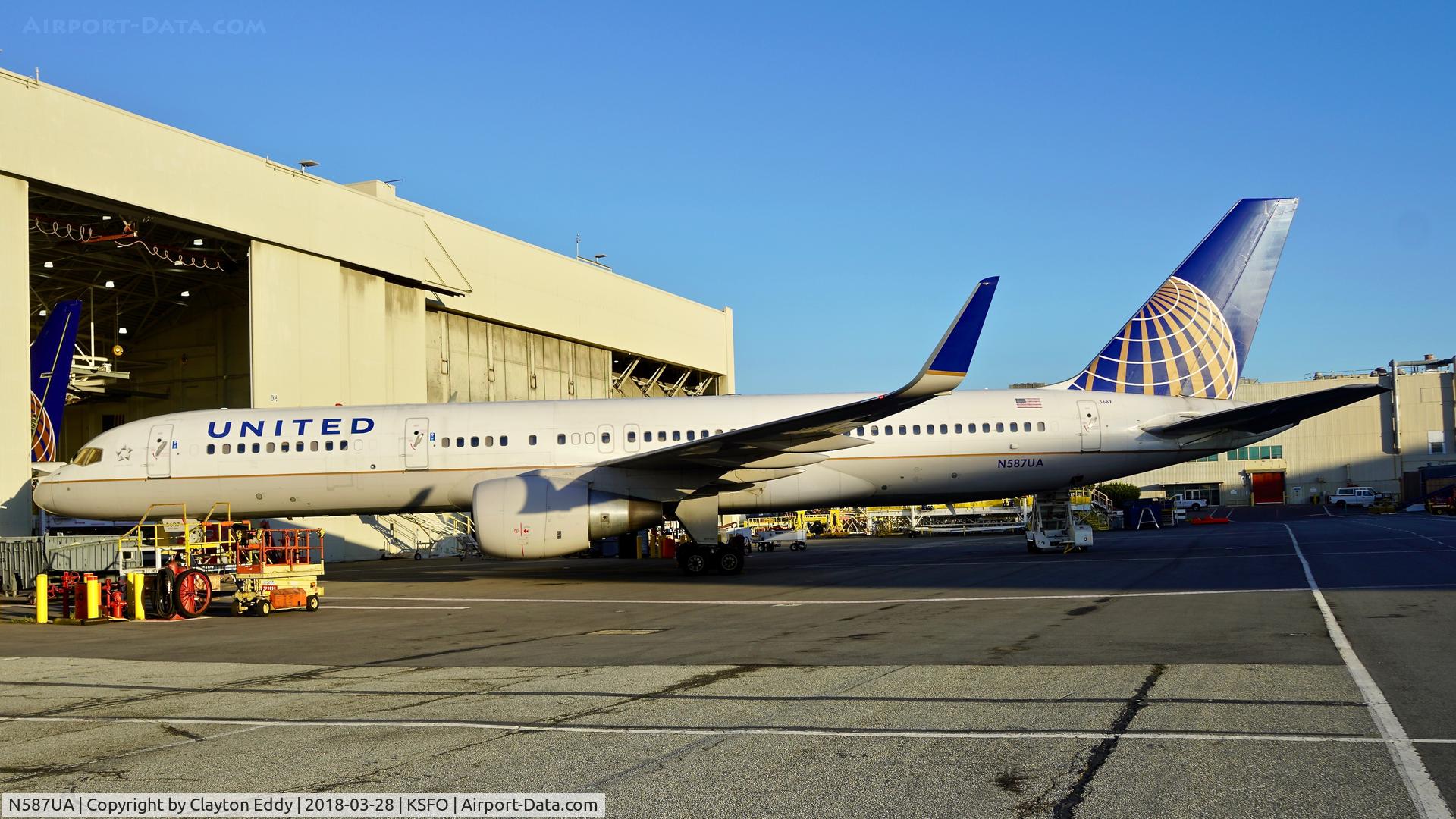 N587UA, 1993 Boeing 757-222 C/N 26713, SFO 2018.