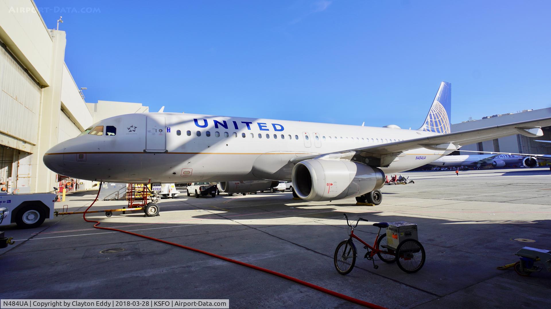 N484UA, 2001 Airbus A320-232 C/N 1609, SFO 2018.