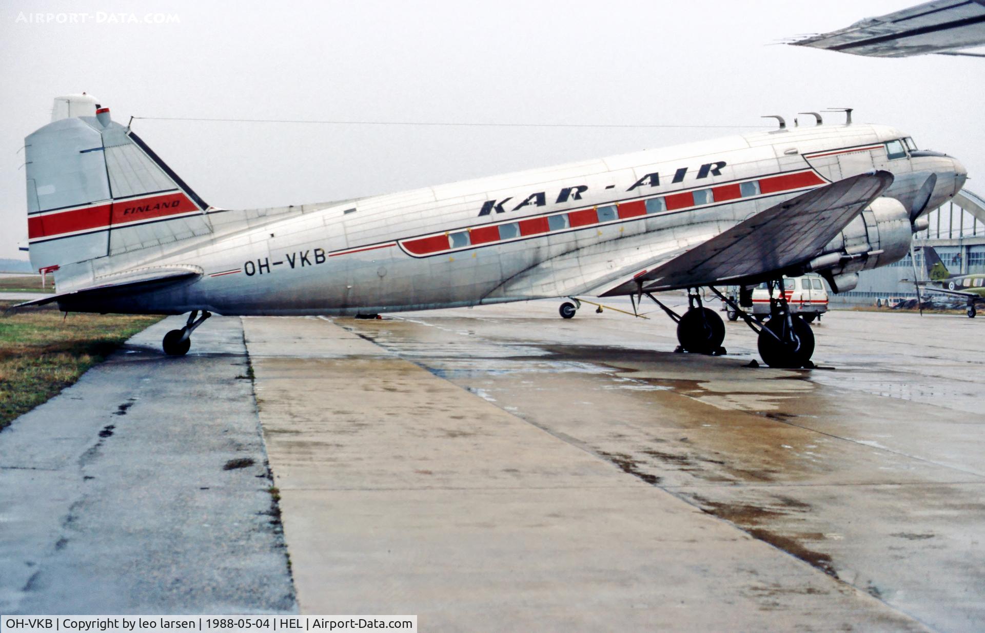 OH-VKB, 1937 Douglas DC-3-214 C/N 1975, Helsinki 4.5.1988