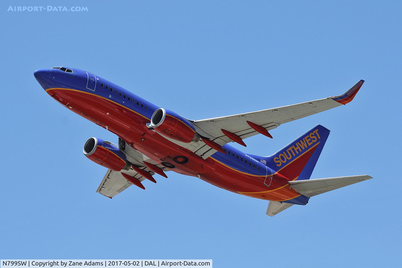 N799SW, 1998 Boeing 737-7Q8 C/N 28209, Departing Dallas Love Field