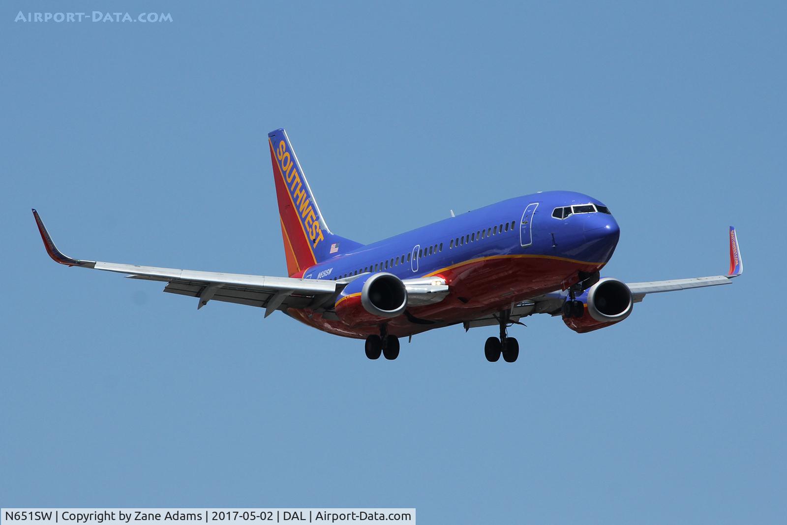 N651SW, 1997 Boeing 737-3H4 C/N 27721, Arriving at Dallas Love Field