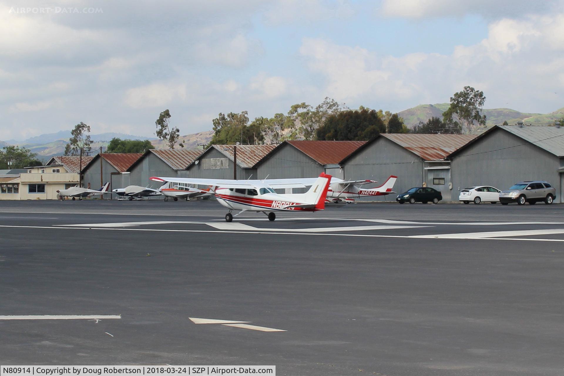 N80914, 1976 Cessna 172M C/N 17266799, 1976 Cessna 172M SKYHAWK, Lycoming O-320-E2D 150 Hp, landing roll Rwy 22