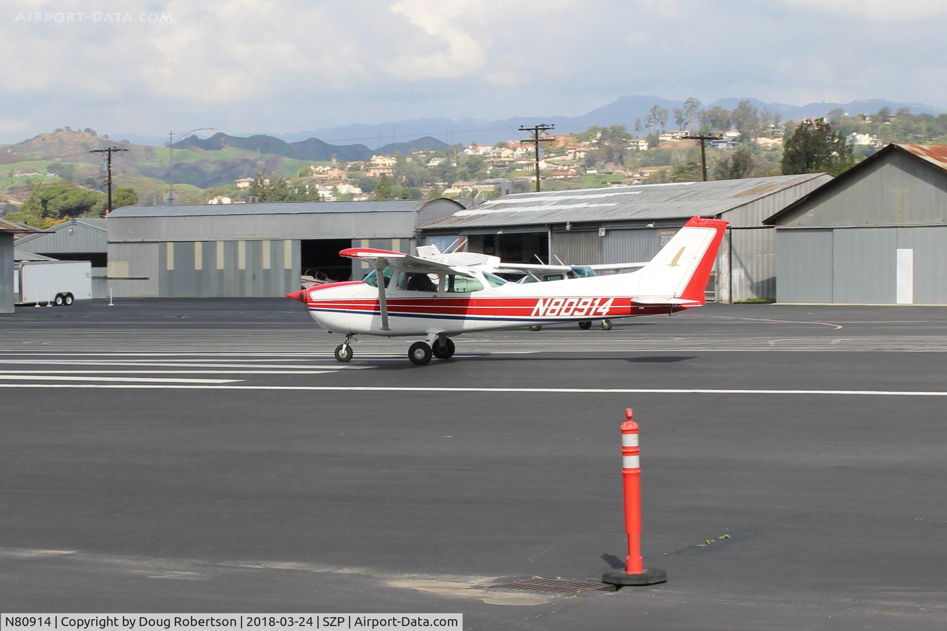 N80914, 1976 Cessna 172M C/N 17266799, 1976 Cessna 172M SKYHAWK, Lycoming O-320-E2D 150 Hp, landing roll Rwy 22