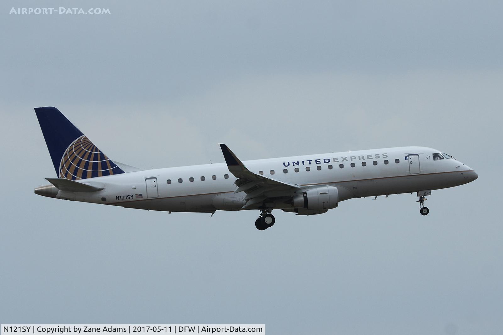 N121SY, 2014 Embraer 175LR (ERJ-170-200LR) C/N 17000430, Arriving at DFW Airport