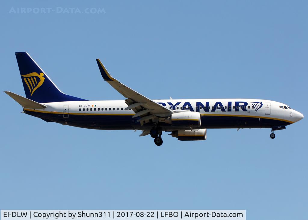 EI-DLW, 2006 Boeing 737-8AS C/N 33599, Landing rwy 14R