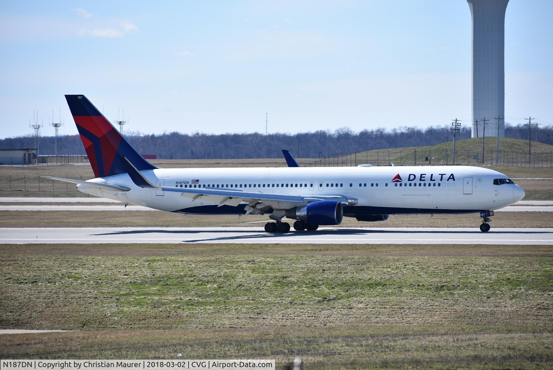 N187DN, 1996 Boeing 767-332/ER C/N 27582, Boeing 767-332ER