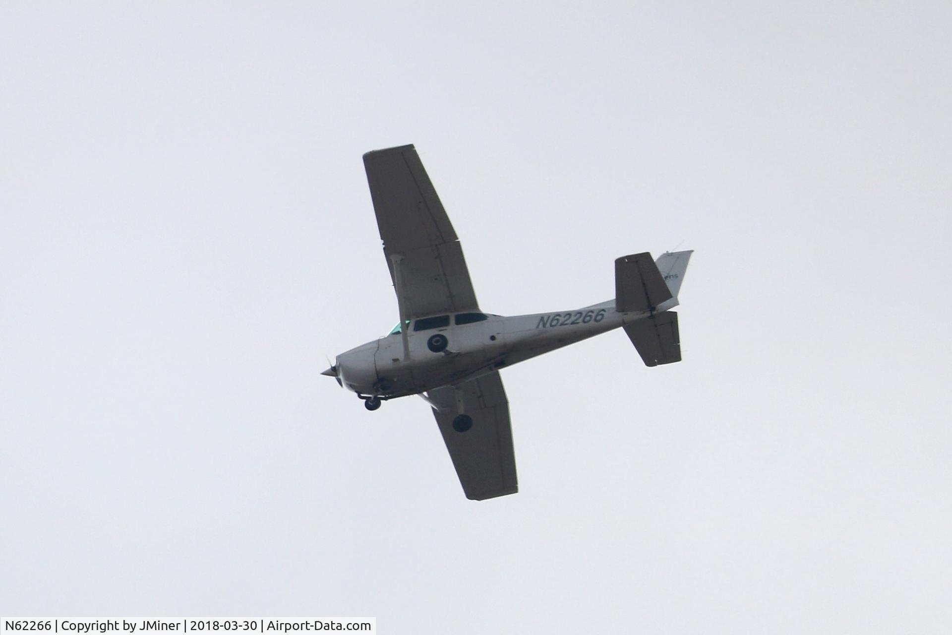 N62266, Cessna 172P C/N 17275239, Flying over Bartlett, IL.