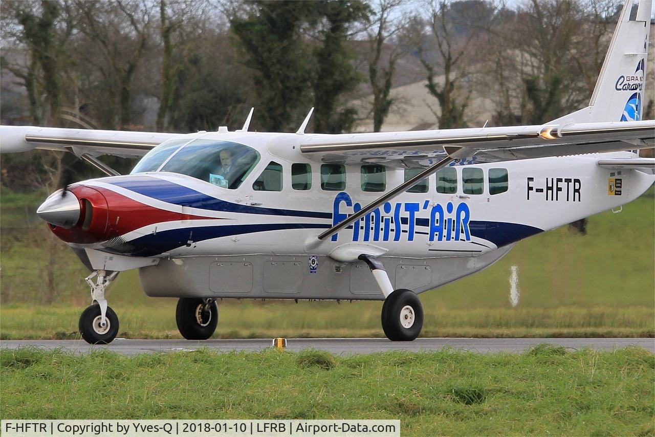F-HFTR, 2008 Cessna 208B Grand Caravan C/N 208B-2041, Cessna 208B Grand Caravan, Lining up rwy 25L, Brest-Bretagne airport (LFRB-BES)