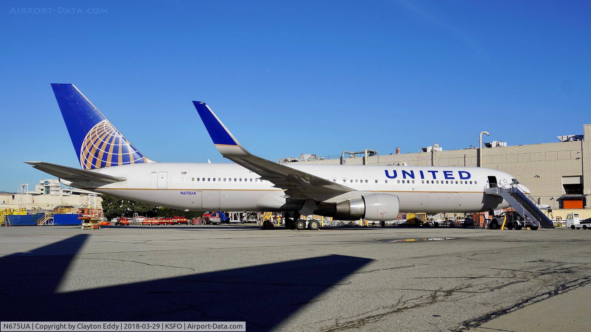 N675UA, 2000 Boeing 767-322 C/N 29243, SFO 2018.
