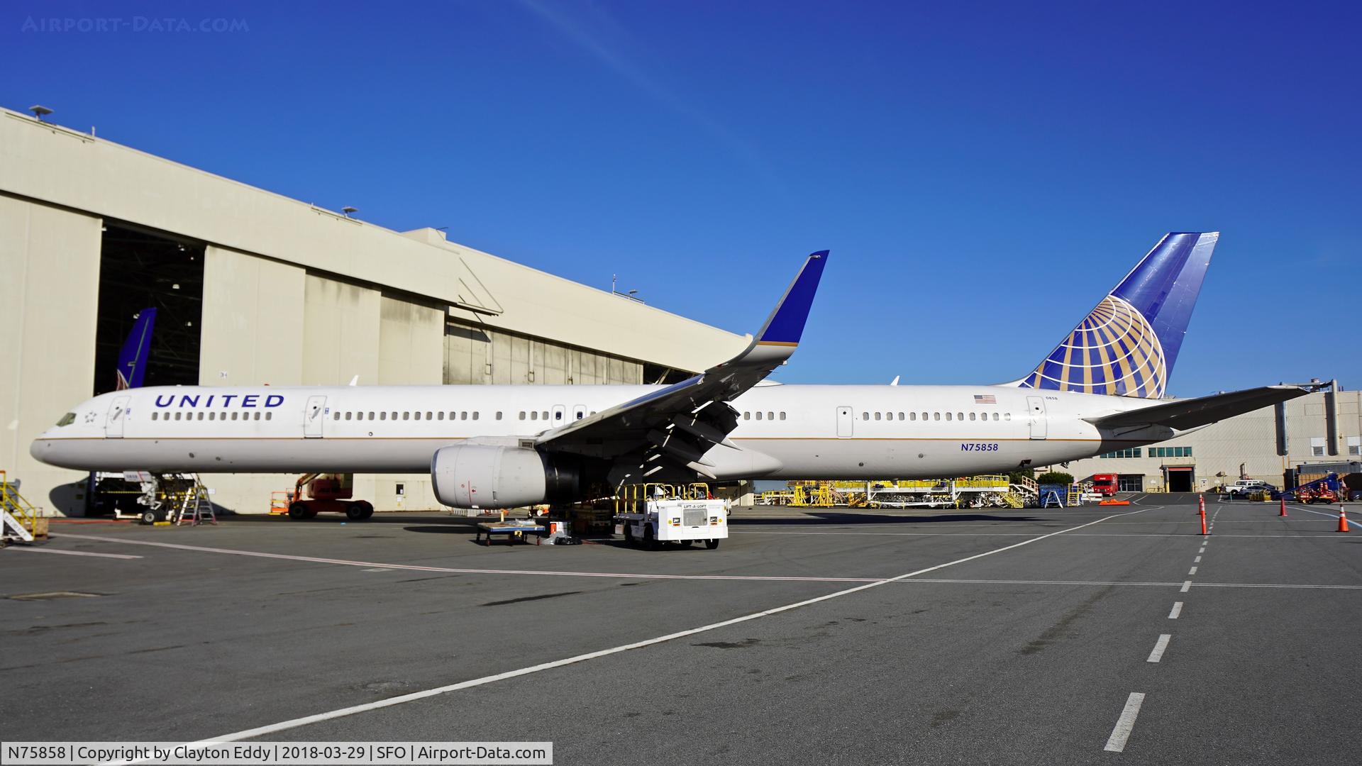 N75858, 2004 Boeing 757-324 C/N 32817, SFO 2018.