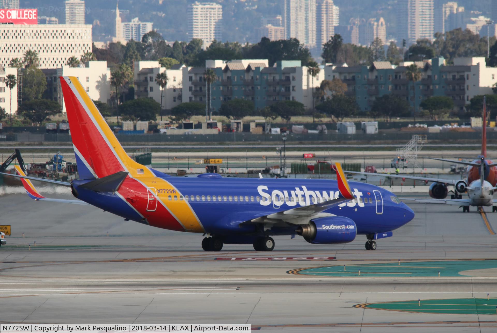 N772SW, 2000 Boeing 737-7H4 C/N 27880, Boeing 737-700