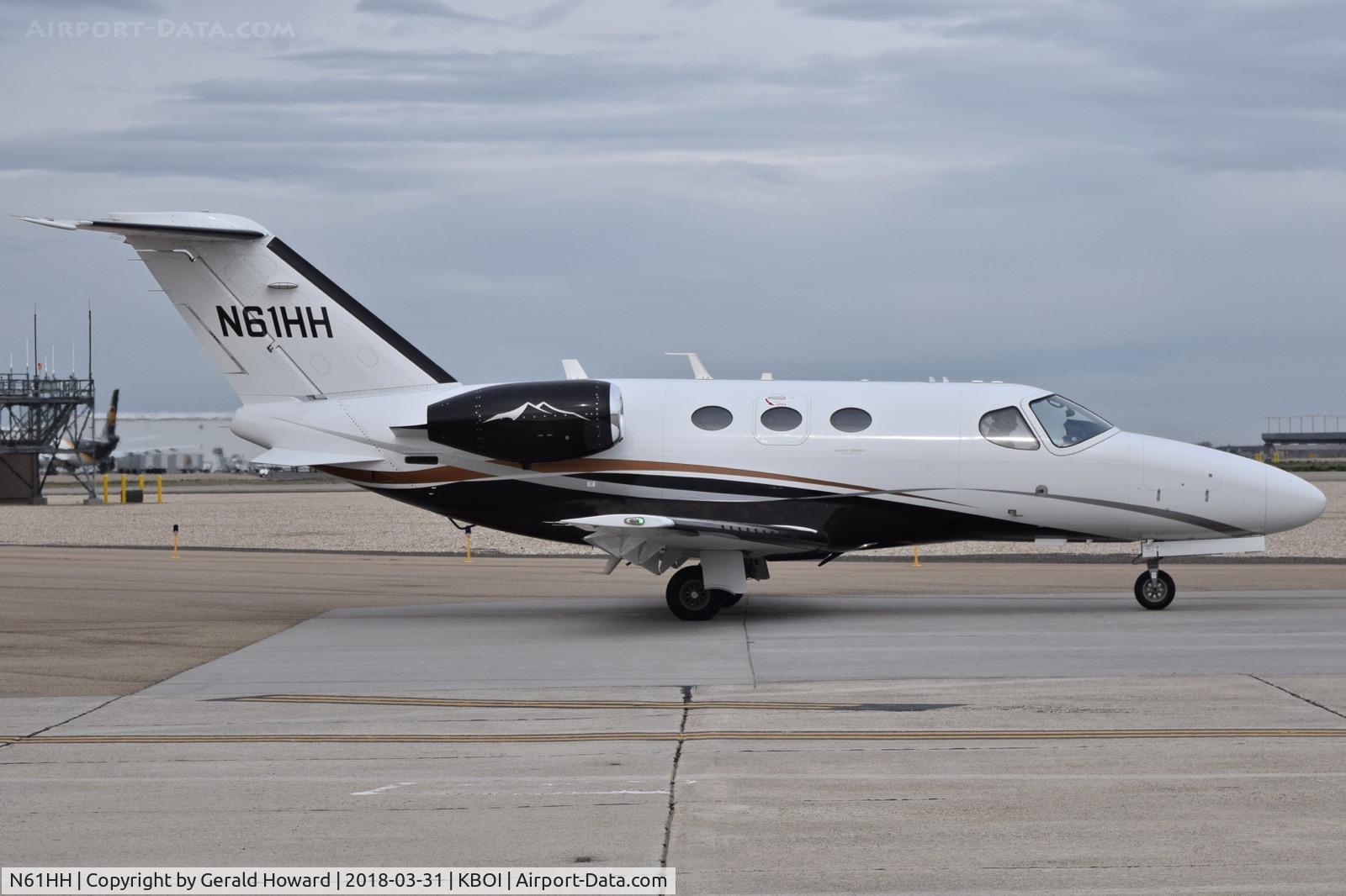 N61HH, 2011 Cessna 510 Citation Mustang Citation Mustang C/N 510-0390, Taxiing to RWY 28L.