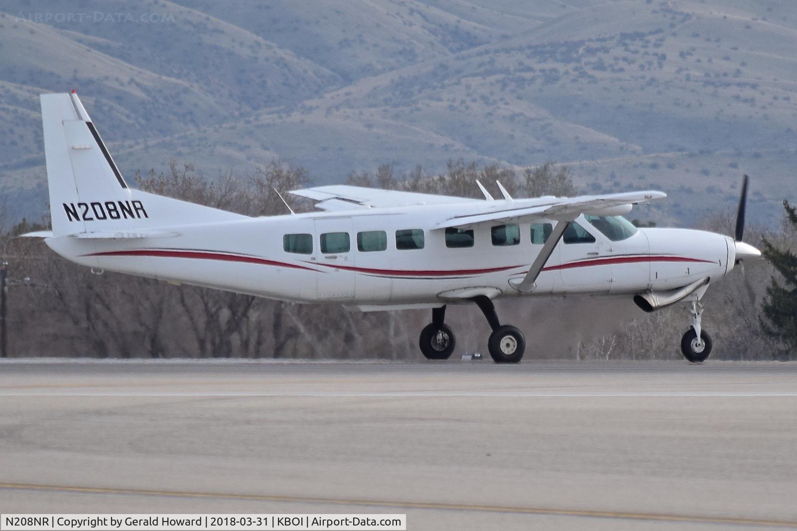 N208NR, 2005 Cessna 208B Grand Caravan C/N 208B1126, Starting take off run on RWY 10L.